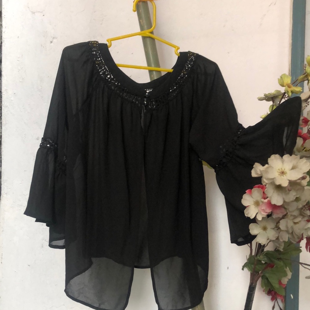 Monteau Los Angeles- Black top cum shrug - Picture 4 of 5